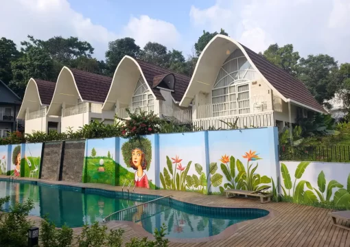 Tee Pool View